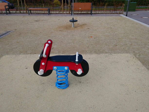 Hahn_Lehmden_Spielgeräte_Dorfplatz.jpg