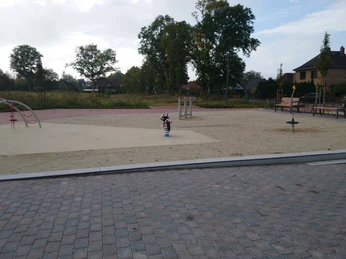 Hahn_Lehmden_Spielgeräte_Dorfplatz (4).jpg