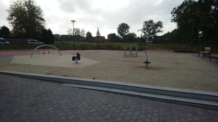 Hahn_Lehmden_Spielgeräte_Dorfplatz (5).jpg