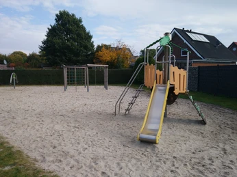 Hahn_Lehmden_Kinderspielplatz_Rotdornweg (6).jpg
