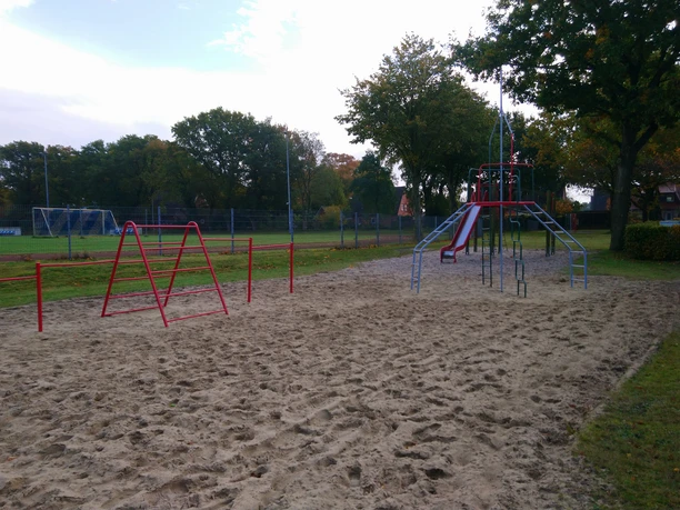 Hahn_Lehmden_Kinderspielplatz_Lerchenstraße.jpg