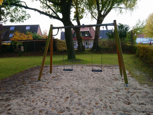 Hahn_Lehmden_Kinderspielplatz_Lerchenstraße (1).jpg