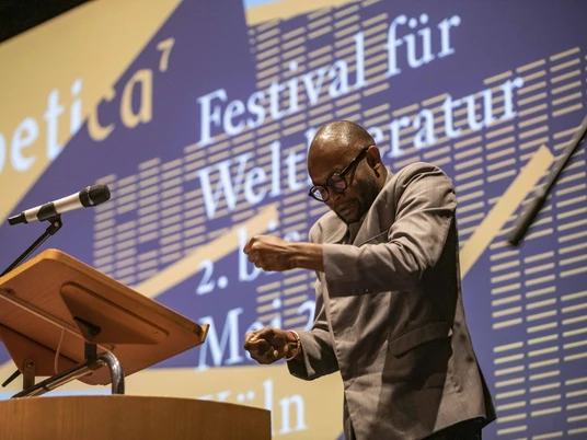 Fiston Mwanza Mujila at the Poetica Emotionaler Vortrag eines Gedichts auf der Bühne im Rahmen der Poetica.Emotional performance of a poem on stage as part of Poetica.