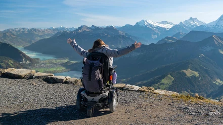 accessible-tour-of-switzerland-niesen-aussicht-freude.jpg