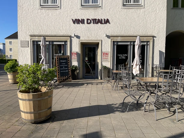 Außenansicht vom Vini d`Italia am Morgen, vor Öffnung Außenansicht vom Vini d`Italia am Morgen, vor Öffnung.