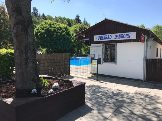 Freibad Dauborn-Eingangsbereich