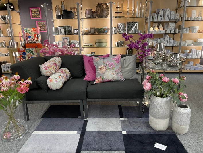 Hohls.JPG Liebevoll dekorierte Porzellanecke bei Hohls