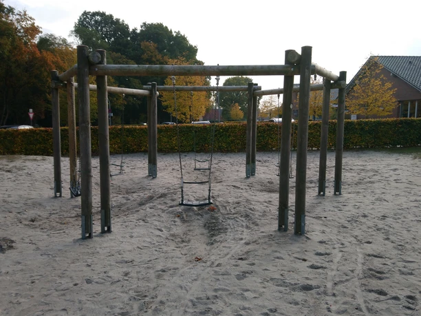 Rastede_Spielgeräte_GS_Feldbreite (1).jpg