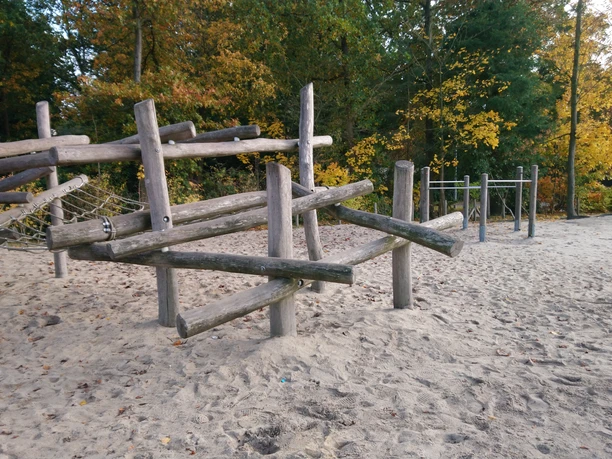 Rastede_Spielgeräte_GS_Feldbreite (3).jpg