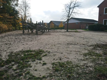 Rastede_Spielgeräte_GS_Feldbreite (5).jpg