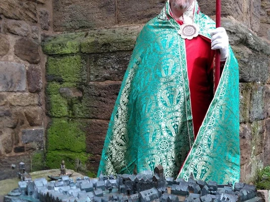 Thomas Diekriede alias Bischof Wardenberg nimmt se