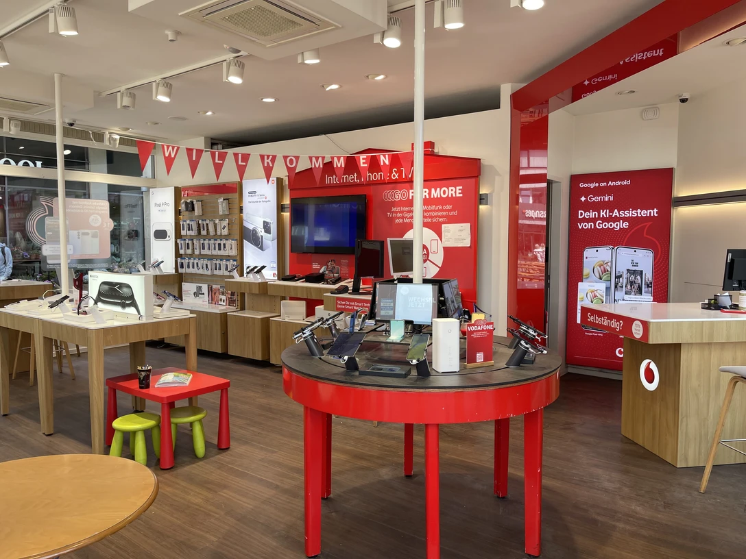 Innenansicht.JPG Verkaufsraum des Vodafone Shops Wolfsburg