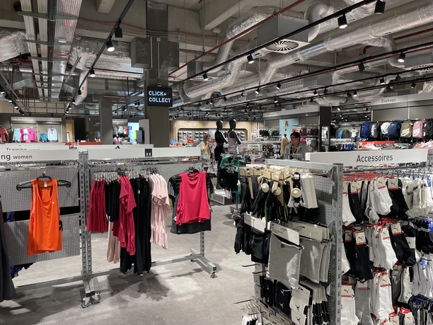 Verkaufsraum.JPG Verkaufsraum InterSport