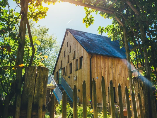 Haus der Natur mit Blick auf den Garten