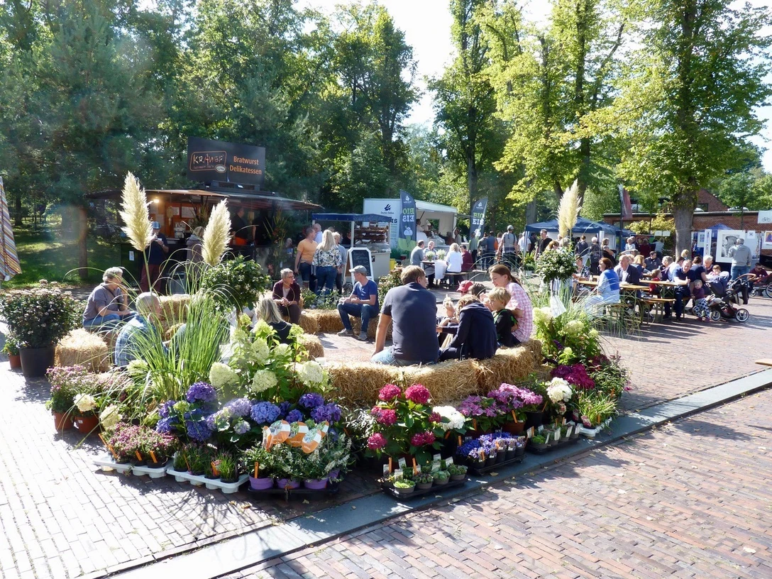 Worpsweder Bauernmarkt auf dem Dorfplatz