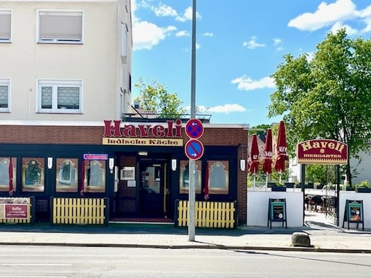 Haveli.jpg Außenansicht vom Restaurant mit Biergarten