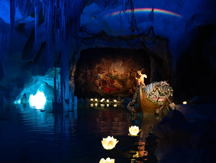 Blaue Venusgrotte mit Regenbogen