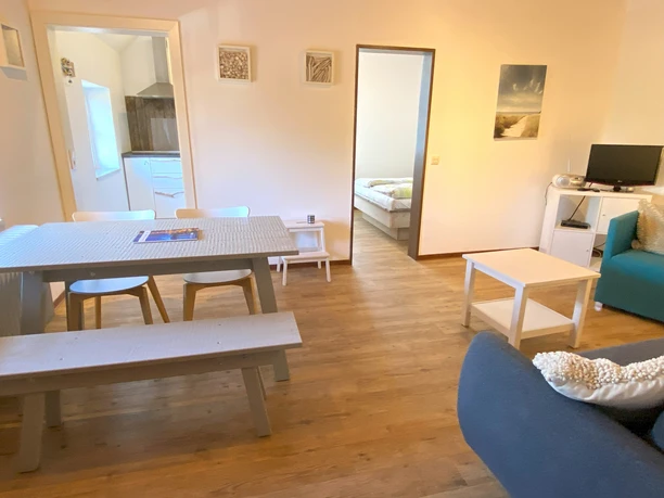 Gulfho Friedrichsgroden_Ferienwohnung Knutt_Wohn-und Essbereich_Nordsee_Carolinensiel.jpg