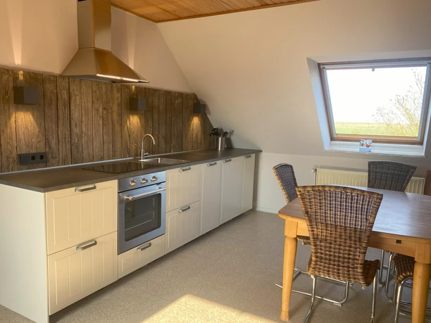 Gulfhof Friedrichsgroden_Ferienwohnung Löffler_Küche und Essbereich_Nordsee_Carolinensiel.jpg