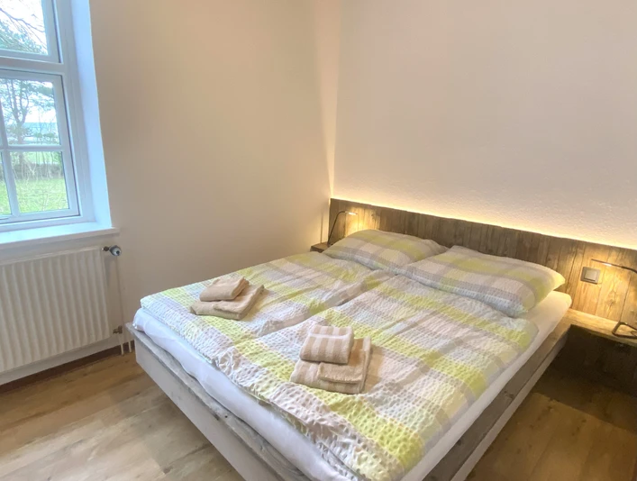 Gulfhof Friedrichsgroden_Ferienwohnung_Knutt_Schlafzimmer_Nordsee_Carolinensiel.jpg