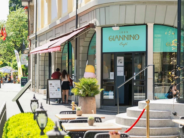 giannino-cafe-eingang.jpg