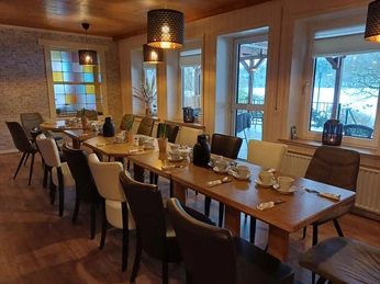 Gruppentisch im Gasthaus