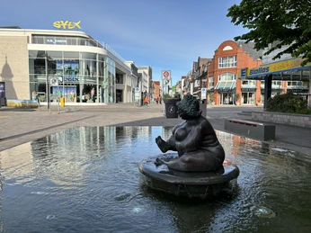Wilhelmine mit Friedrichstraße im Hintergrund
