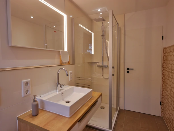Bad_1-Fewo-Zeitgeist-Upland-Appartements-Willingen (1500x1125).jpg