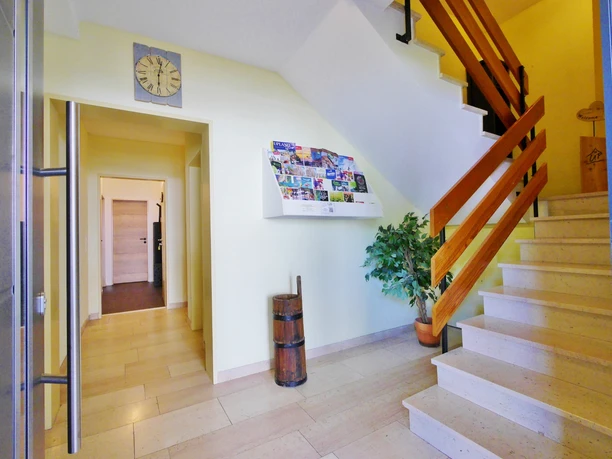 Eingang-Hausflur-Upland-Appartements-Willingen (1500x1133).jpg
