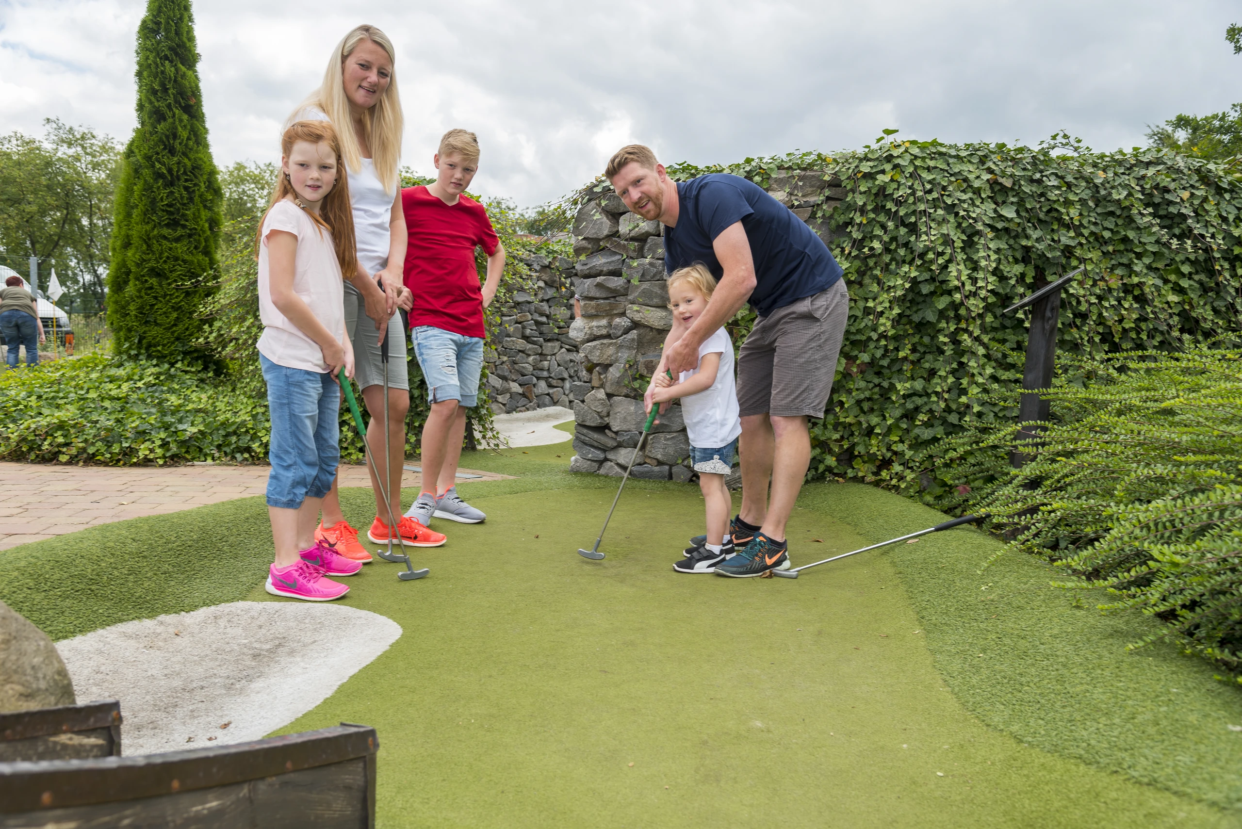 Adventure Golf im Freizeitpark von Schloss Dankern - Familienurlaub im Emsland ©Emsland Tourismus GmbH (5).jpg