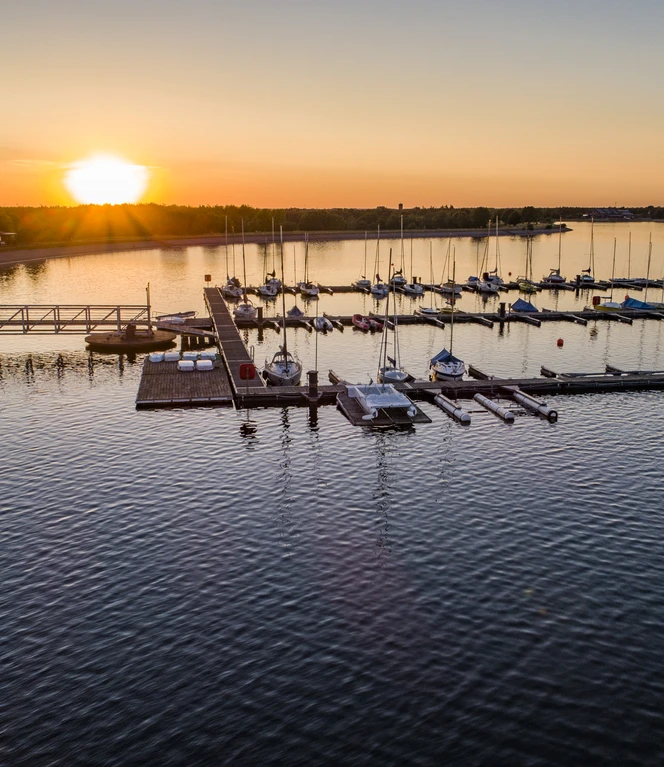 Das Emsland von oben – Speichersee Geeste, Yachthafen im Sonnenuntergang ©Emsland Tourismus GmbH (1).jpg