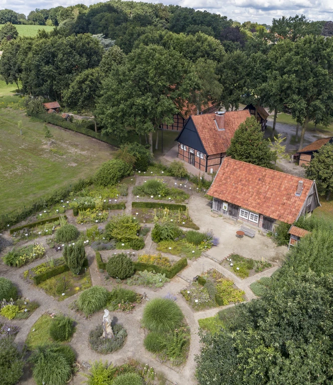 Das Emsland von oben – Heilkräutergarten beim Heimathof Emsbüren ©Emsland Tourismus GmbH (2).jpg