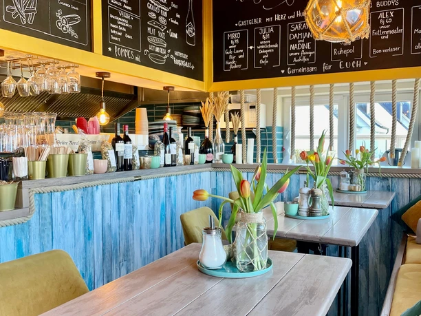 Moin_Innenbereich Restaurant.jpg