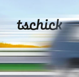 Cover des Theaterstücks "Tschick, mit Streifen in Blau und Grün.