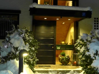 Hauseingang im Winter