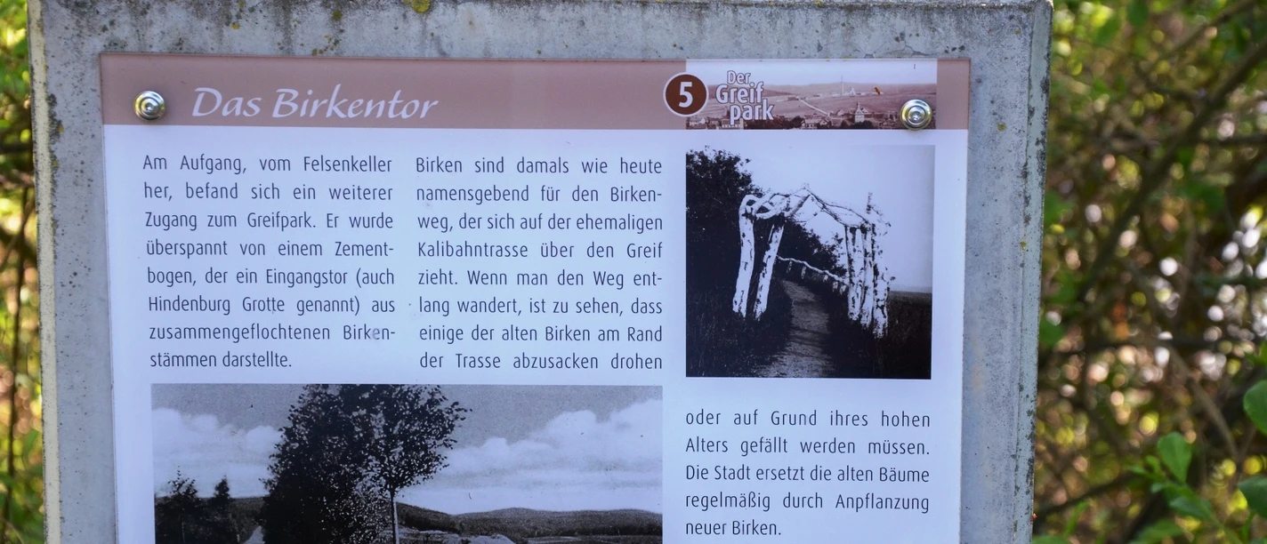 Infostele Birkentor als Teil des Märchenpfads Salzgitter-Bad Infostele Birkentor als Teil des Märchenpfads Salzgitter-Bad