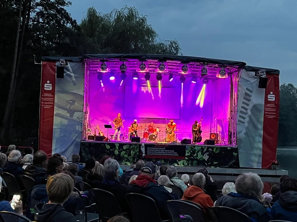 (c) Jazz-FreundeLaga 23.png