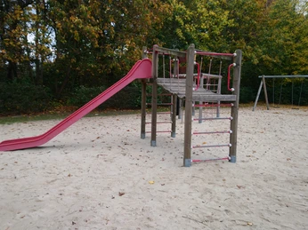 Wahnbek_Kinderspielplatz_Saalestraße.jpg