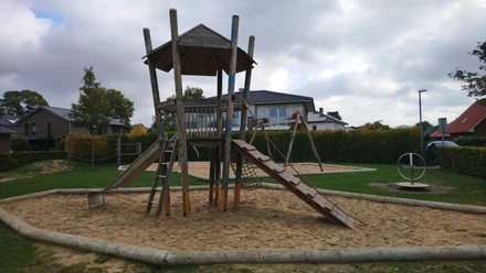 Rastede_Kinderspielplatz_Adelheidstraße (4).jpg