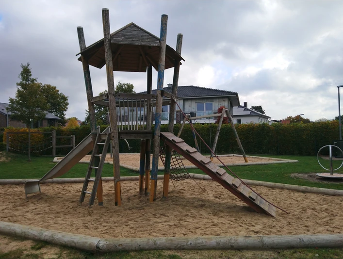 Rastede_Kinderspielplatz_Adelheidstraße (4).jpg