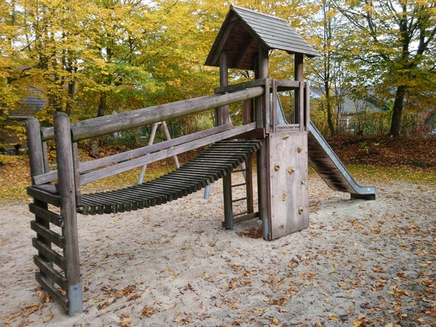 Rastede_Kinderspielplatz_Zum_Damm (1).jpg