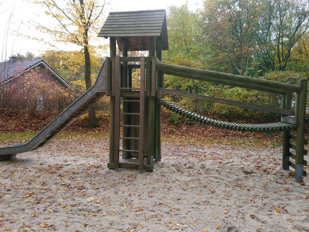 Rastede_Kinderspielplatz_Zum_Damm (3).jpg
