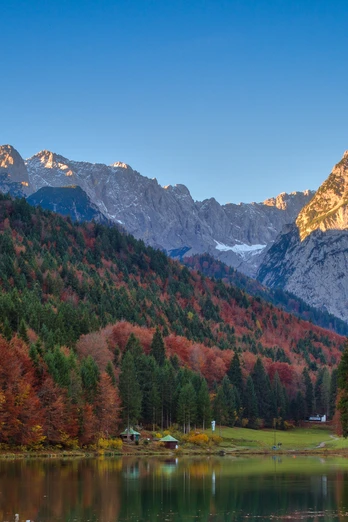 Riessersee_im_Herbst_© Markt Garmisch-Partenkirchen_MarcHohenleitner.jpg