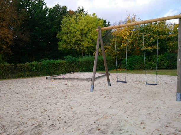 Rastede_Kinderspielplatz_Auf_der_Raade (1).jpg