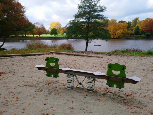 Rastede_Spielgeräte_Ellernteich.jpg
