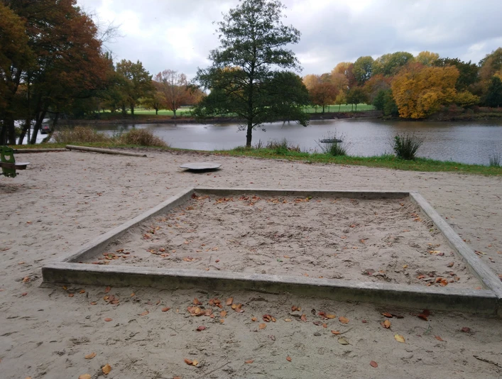 Rastede_Spielgeräte_Ellernteich (3).jpg