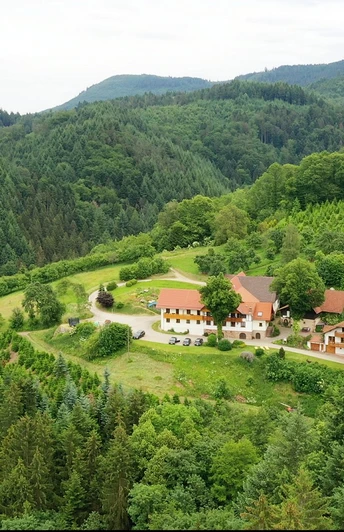 Hofansicht Ferienhof Hölzleberg