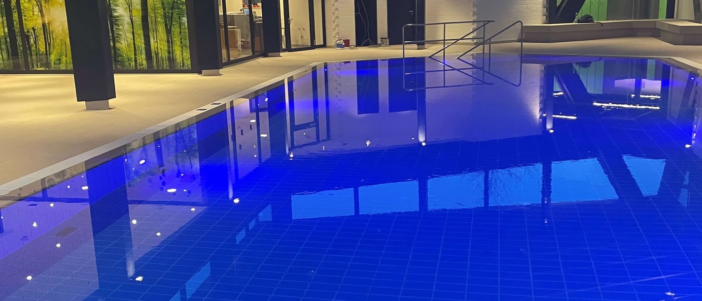 Schwimmbad komprimiert