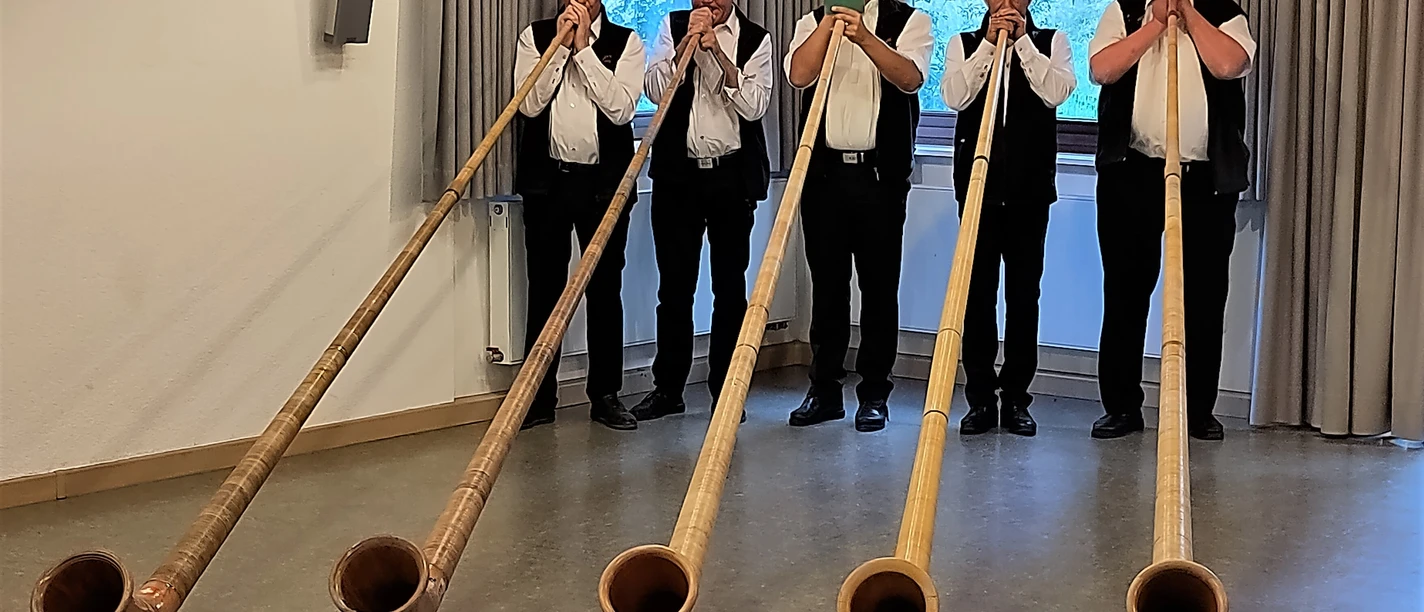 Willinger Alphornbläser in Bömighausen Willinger Alphornbläser in Bömighausen