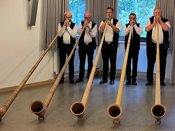 Willinger Alphornbläser in Bömighausen Willinger Alphornbläser in Bömighausen